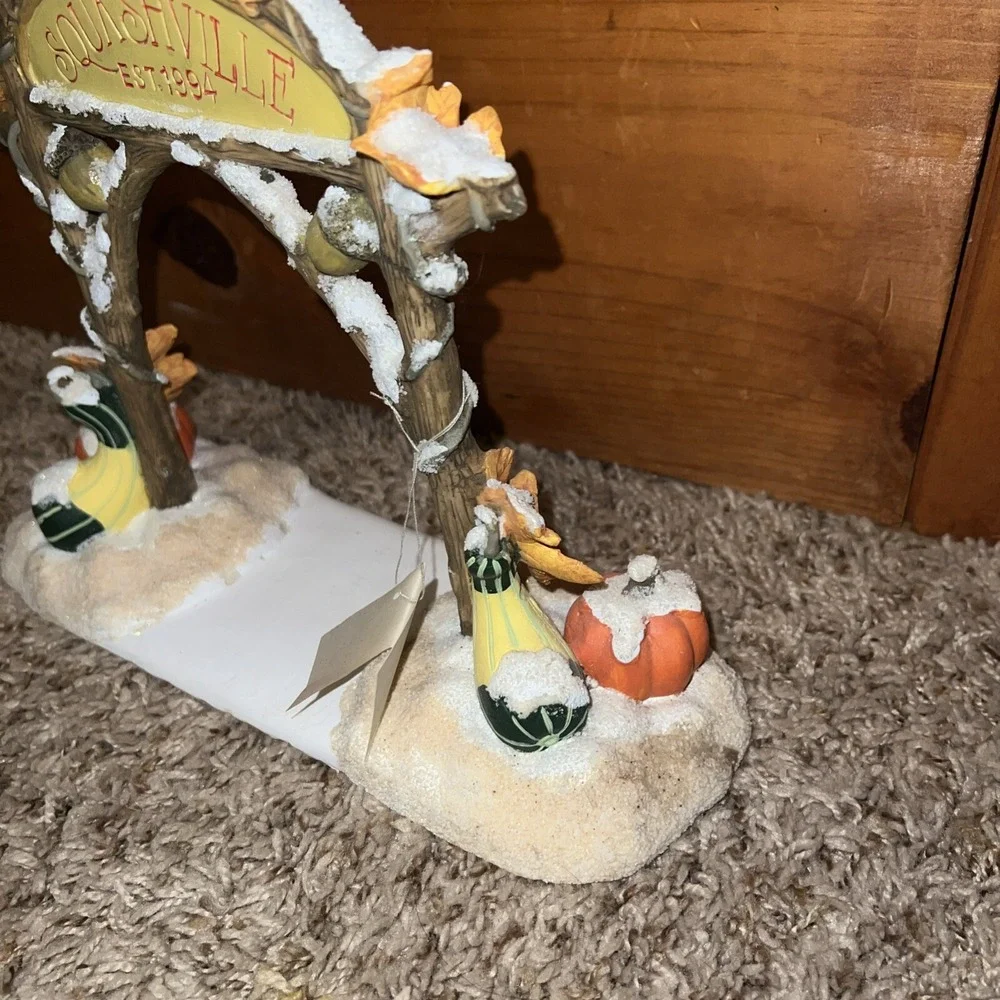 Charming‎ Tails SQUASHVILLE Est. 1994 Arch Accessory Village Sign 87533 New Tags